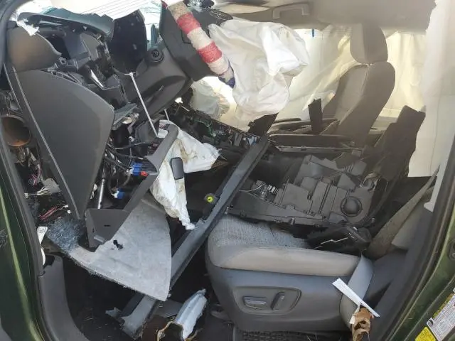 2021 TOYOTA SIENNA LE  