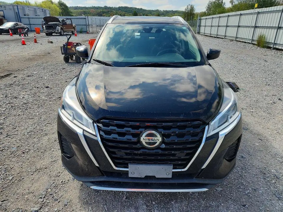 2021 NISSAN KICKS SV  