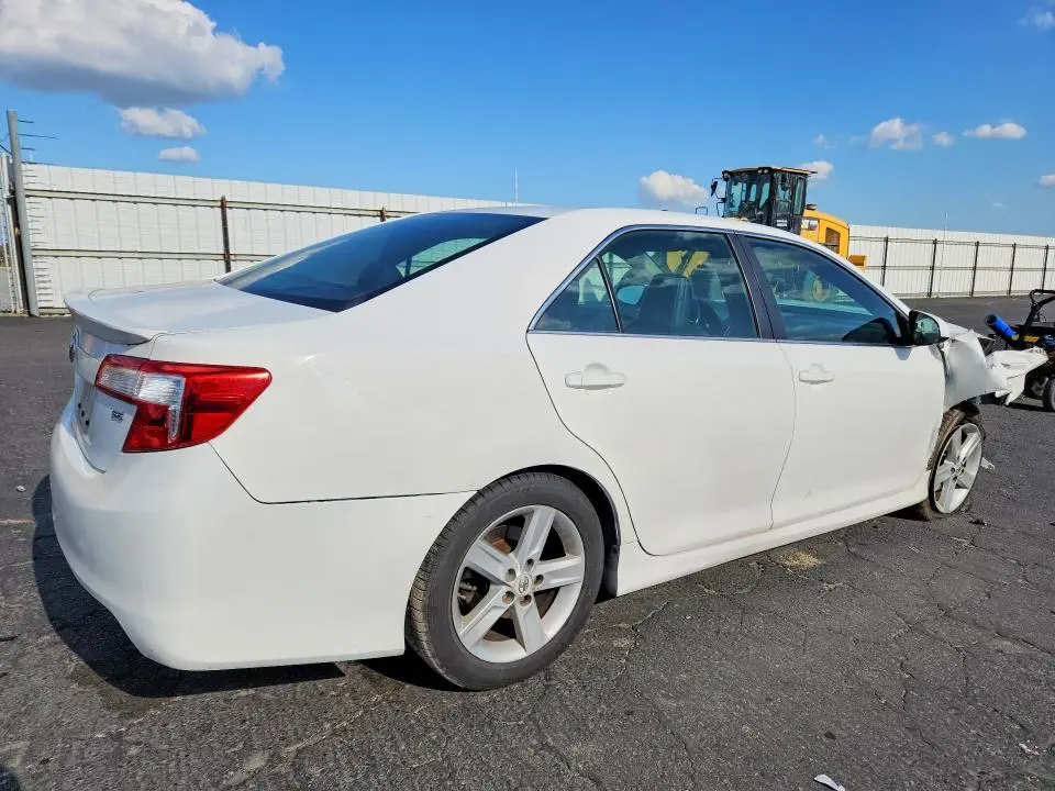 2012 TOYOTA CAMRY SE  