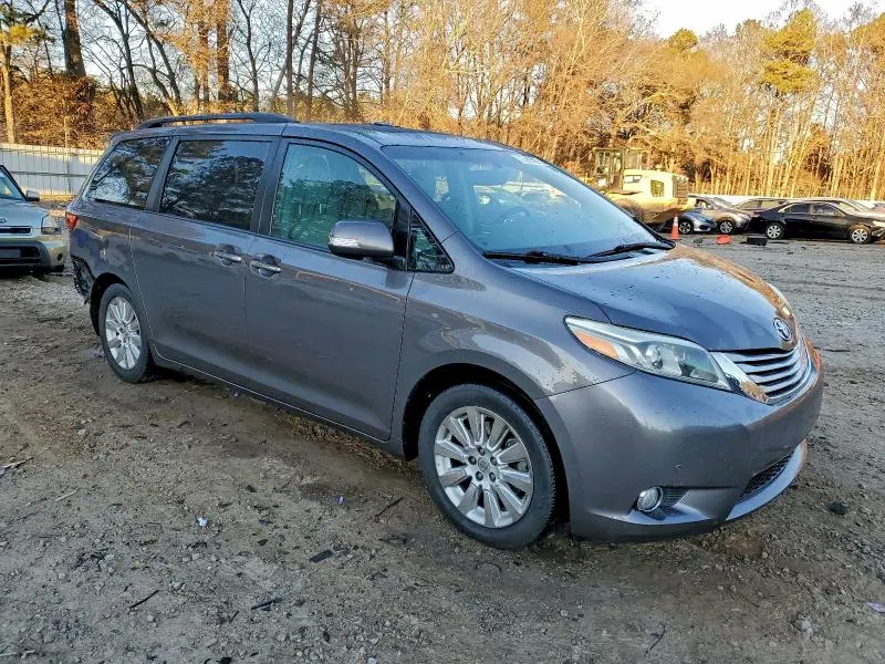 2015 TOYOTA SIENNA XLE  