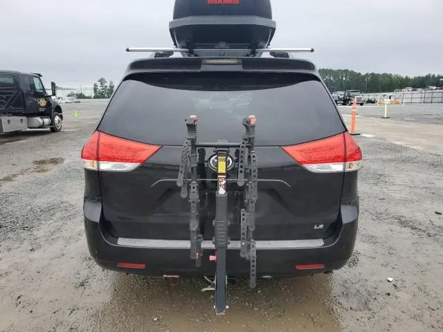 2013 TOYOTA SIENNA LE  