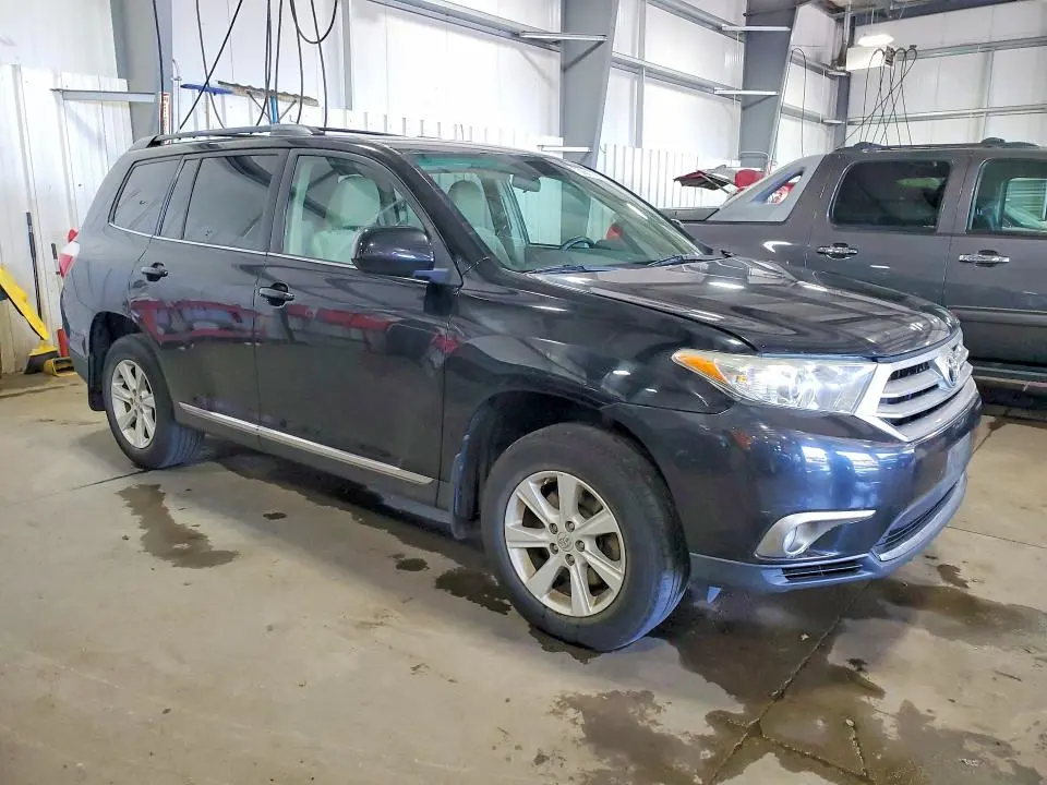2013 TOYOTA HIGHLANDER PLUS  