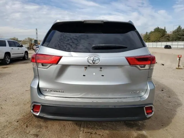 2019 TOYOTA HIGHLANDER LE  