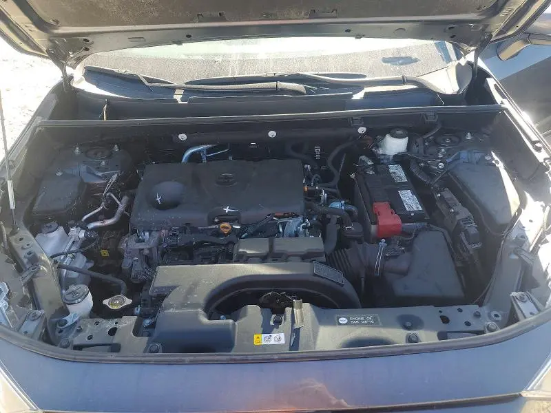 2021 TOYOTA RAV4 XLE  