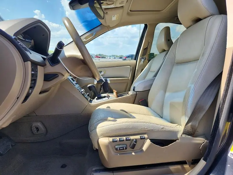 2011 VOLVO XC90 3.2  
