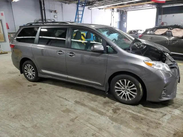 2018 TOYOTA SIENNA XLE  