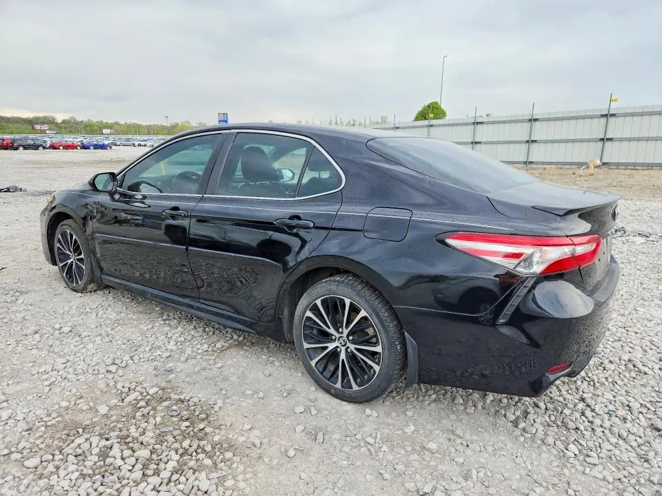 2018 TOYOTA CAMRY SE  