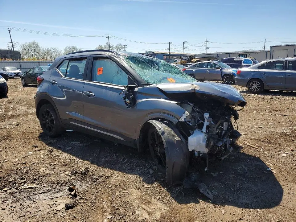 2024 NISSAN KICKS SR  
