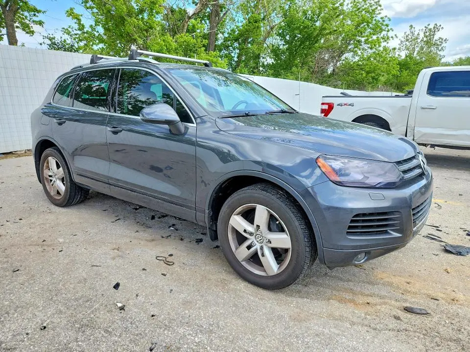 2014 VOLKSWAGEN TOUAREG V6  