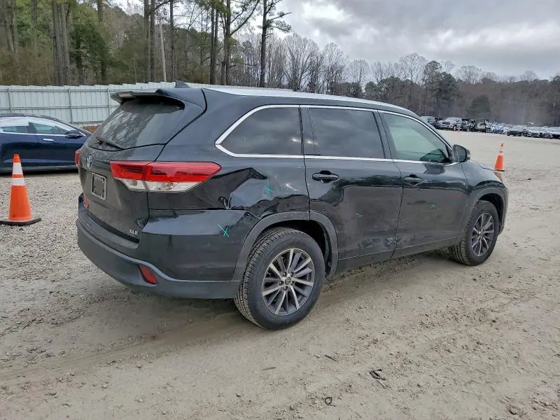 2018 TOYOTA HIGHLANDER SE  