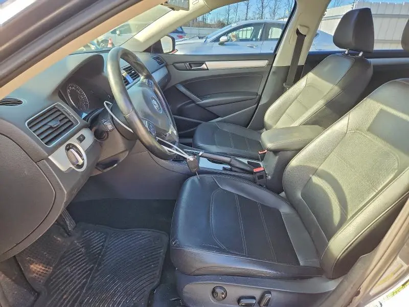 2013 VOLKSWAGEN PASSAT SE  