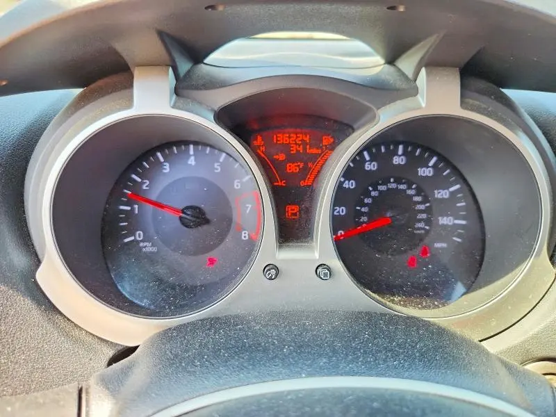 2015 NISSAN JUKE SV  