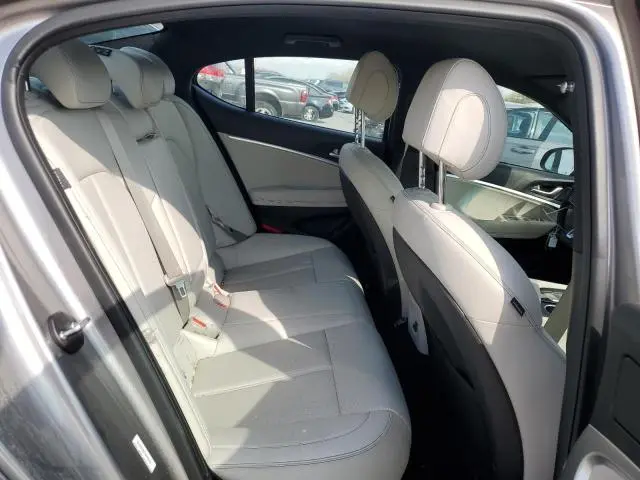 2025 GENESIS G70 BASE  