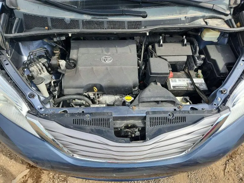 2015 TOYOTA SIENNA XLE 8-PASSENGER  