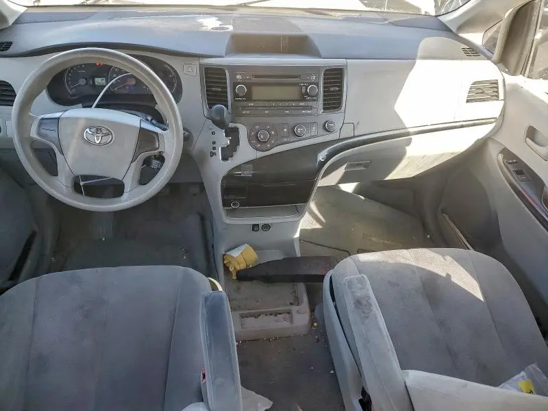 2011 TOYOTA SIENNA   