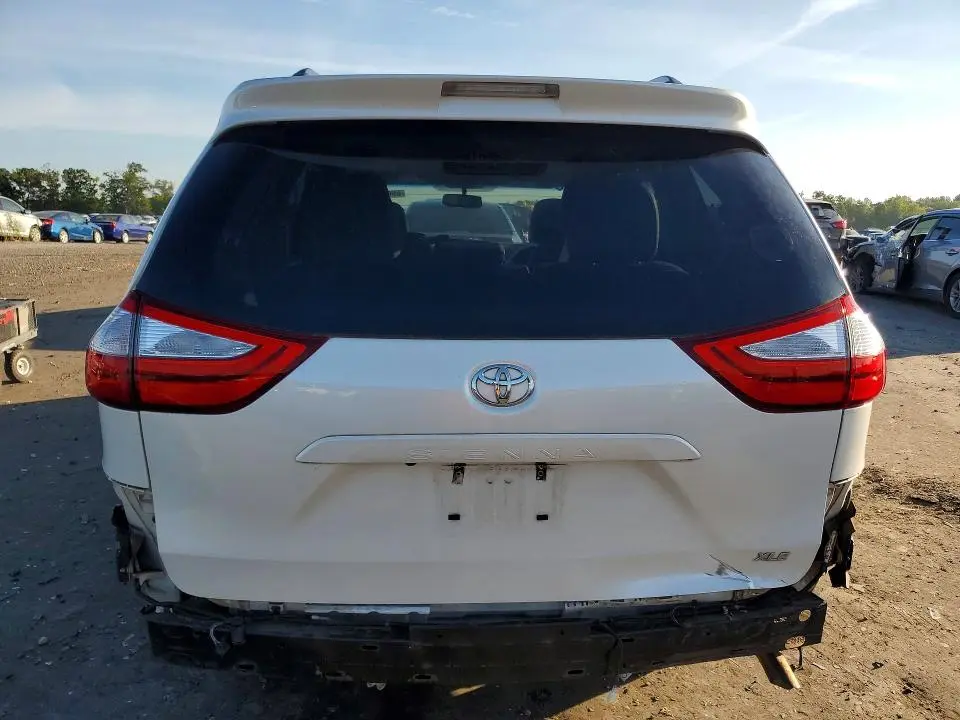 2016 TOYOTA SIENNA XLE PREMIUM 8-PASSENGER  