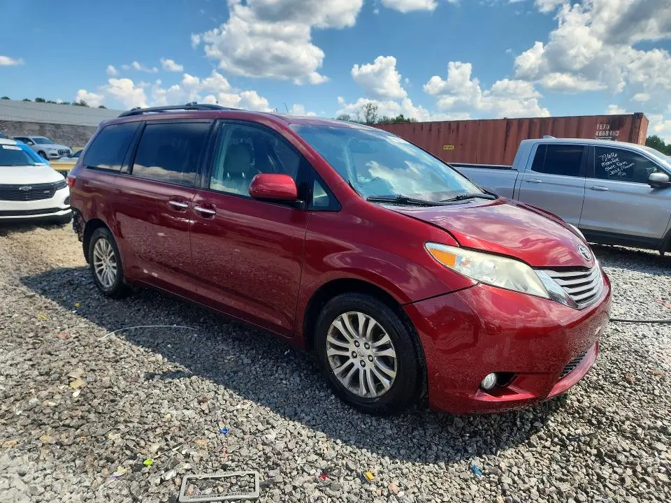 2015 TOYOTA SIENNA XLE 8-PASSENGER  