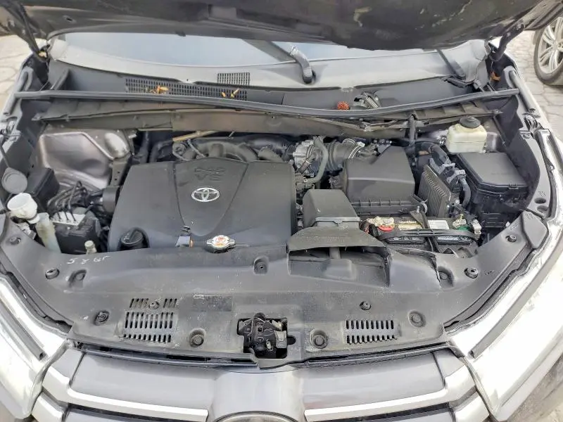 2017 TOYOTA HIGHLANDER XLE  