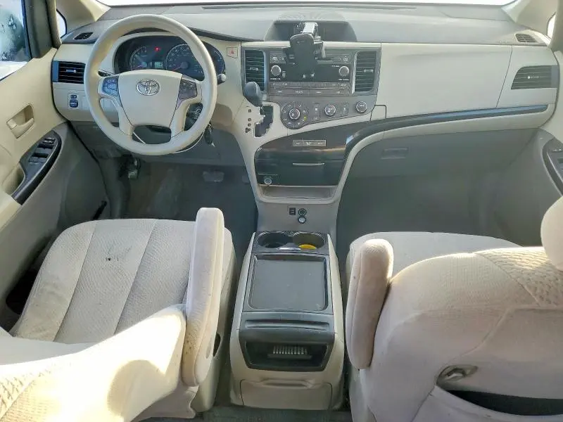 2011 TOYOTA SIENNA LE  