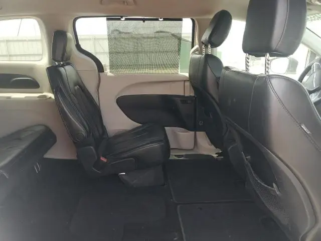 2020 CHRYSLER VOYAGER LXI