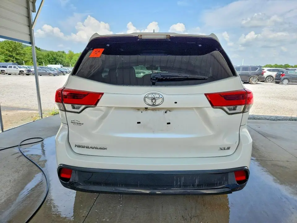 2018 TOYOTA HIGHLANDER XLE  