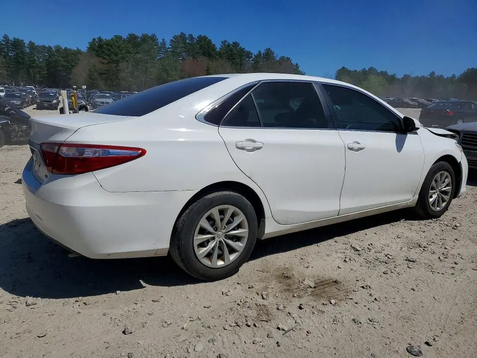 2015 TOYOTA CAMRY LE  