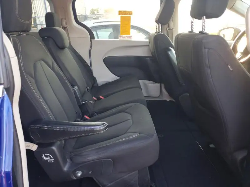 2021 CHRYSLER VOYAGER LX  