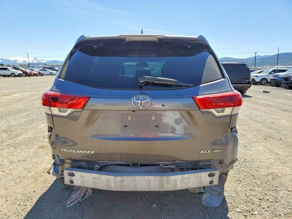 2018 TOYOTA HIGHLANDER XLE  