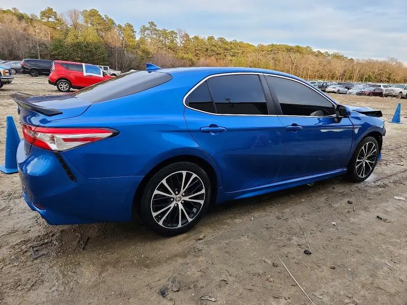 2020 TOYOTA CAMRY SE  