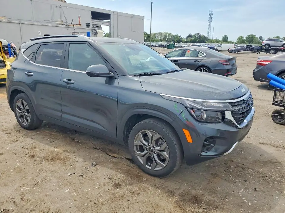 2024 KIA SELTOS S  