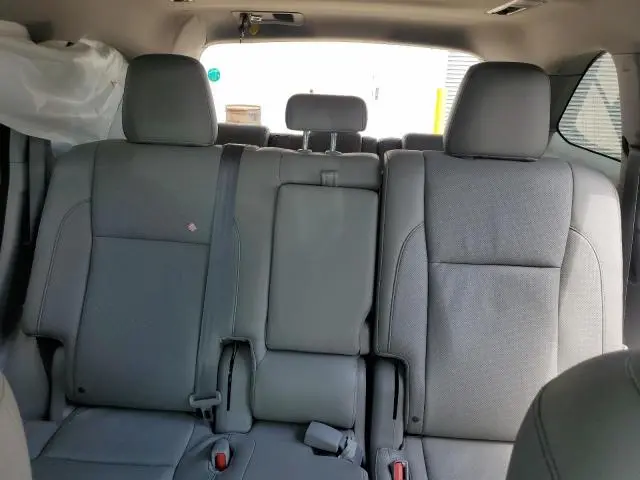 2014 TOYOTA HIGHLANDER LE  