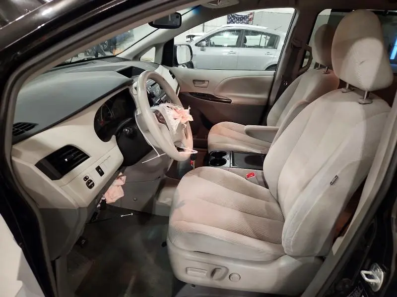 2014 TOYOTA SIENNA LE  