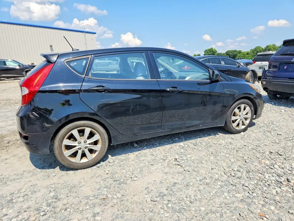 2012 HYUNDAI ACCENT SE  