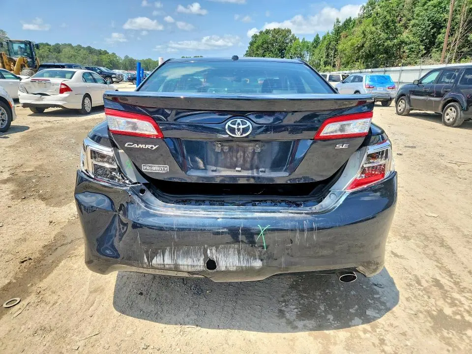 2014 TOYOTA CAMRY SE  