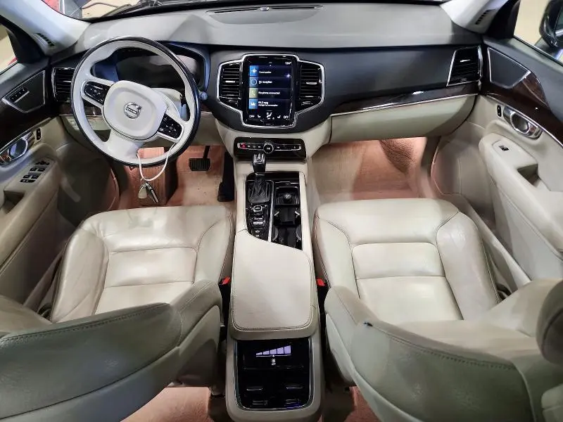 2016 VOLVO XC90 T6  