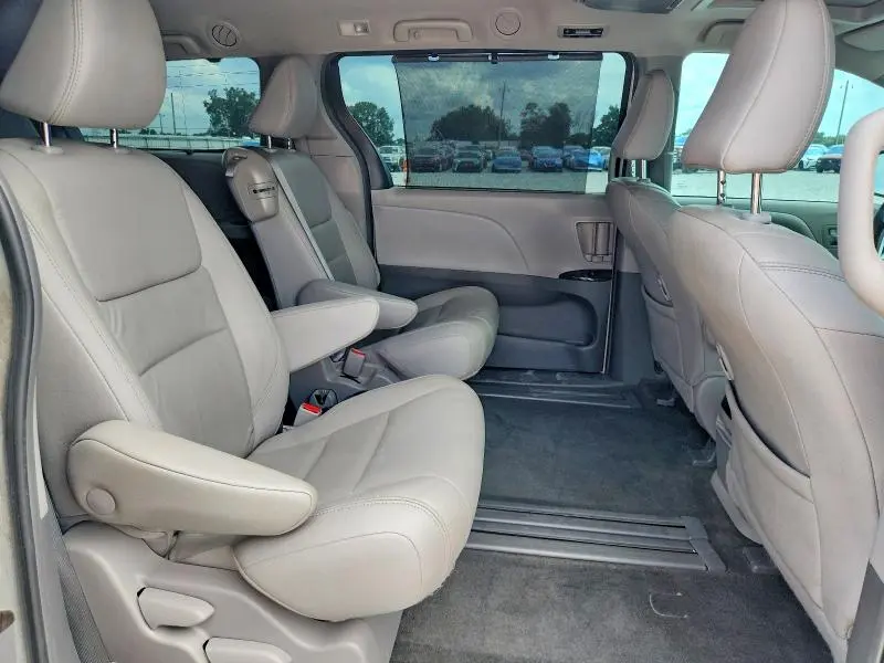 2019 TOYOTA SIENNA XLE 8-PASSENGER  