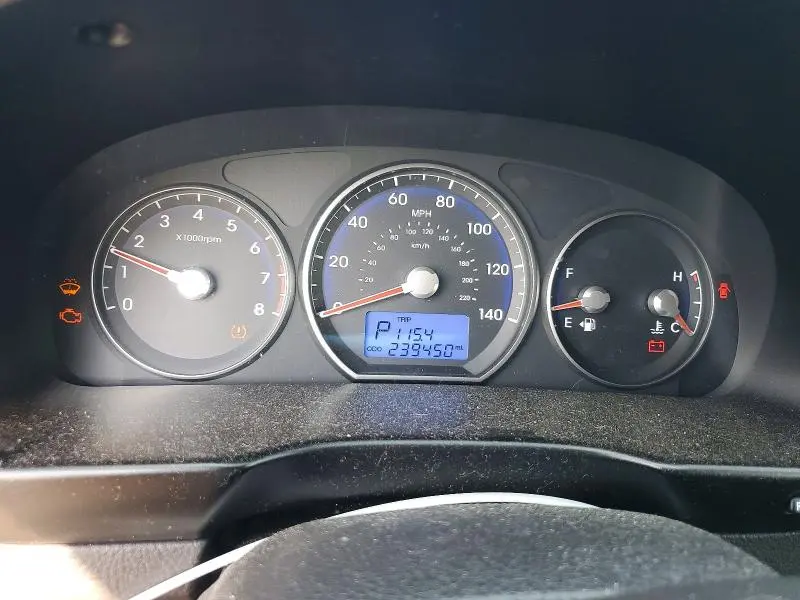 2011 HYUNDAI SANTA FE SE  