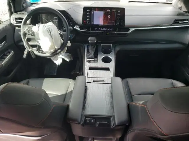 2022 TOYOTA SIENNA XSE  