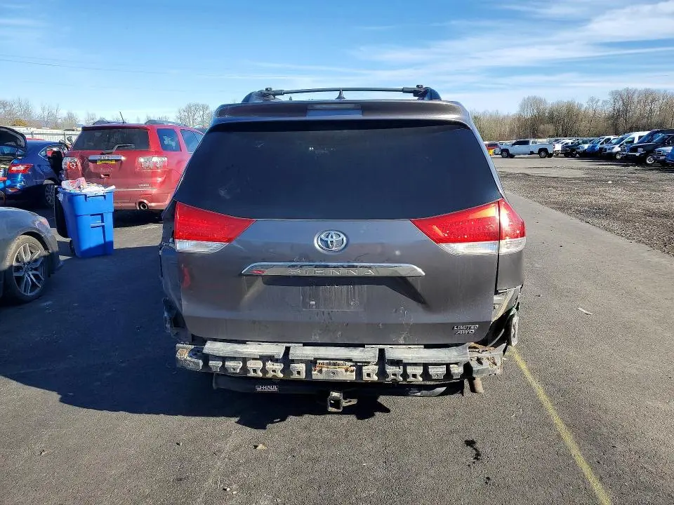 2014 TOYOTA SIENNA LIMITED 7-PASSENGER  