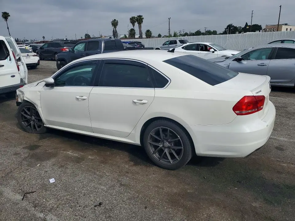 2013 VOLKSWAGEN PASSAT SE  