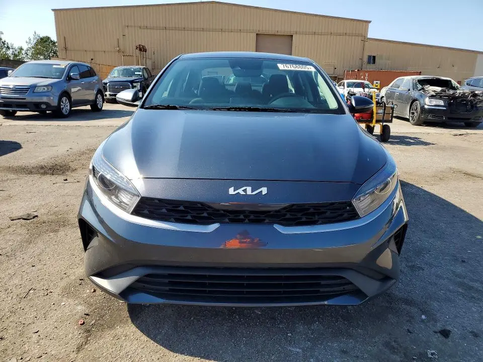 2023 KIA FORTE LX  