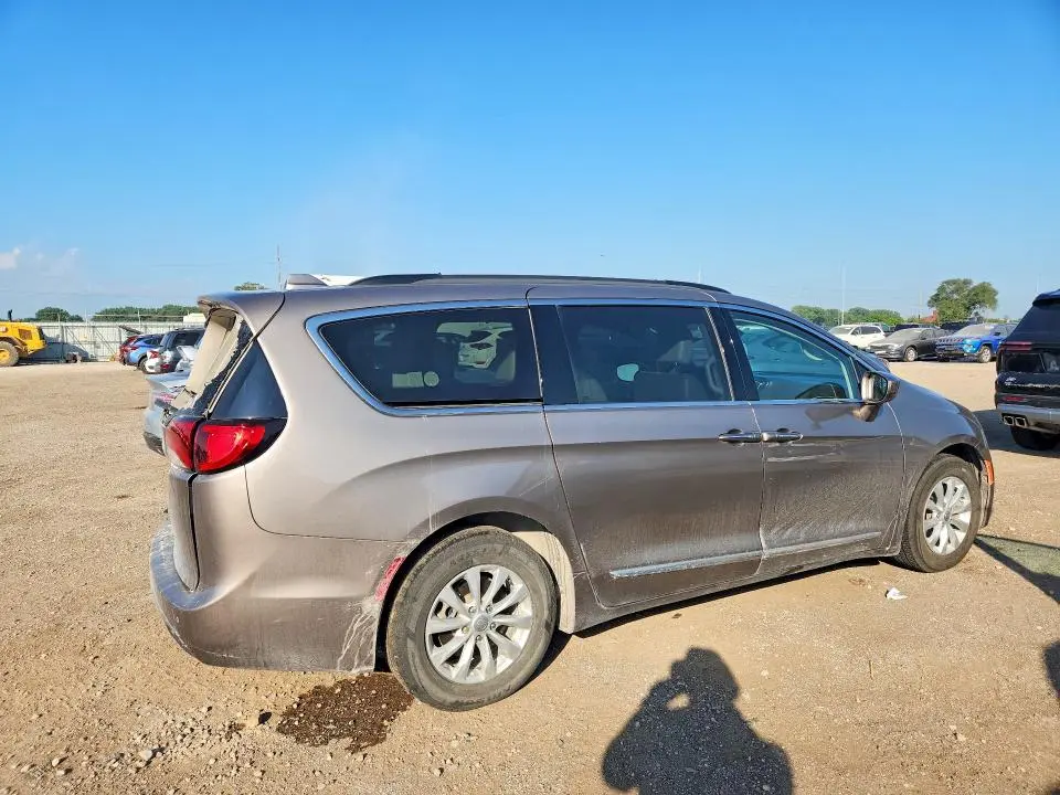 2017 CHRYSLER PACIFICA TOURING L  