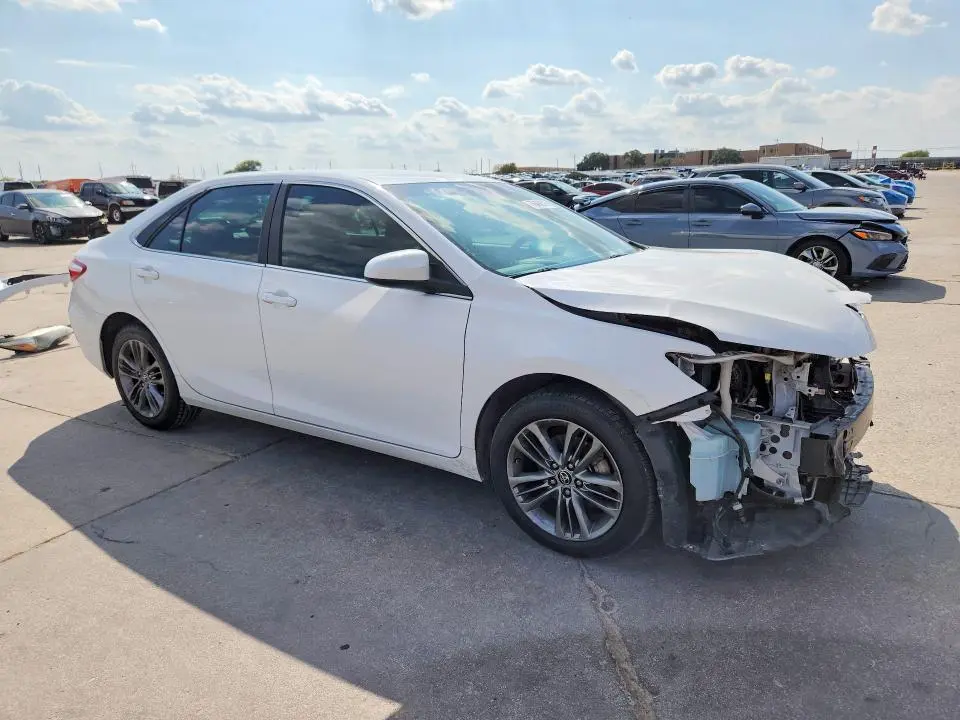 2015 TOYOTA CAMRY SE  