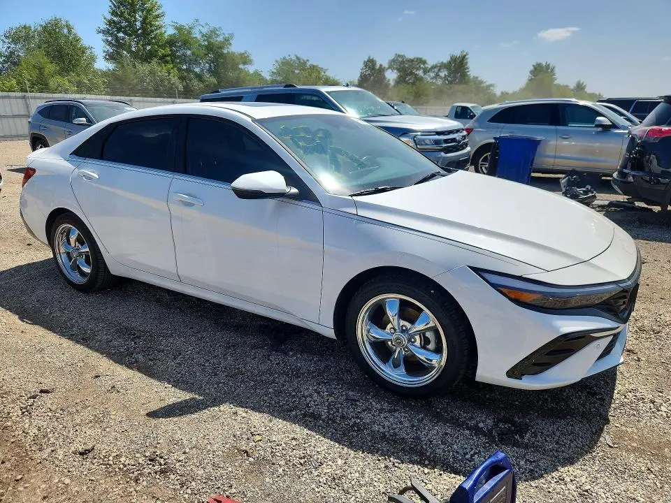 2024 HYUNDAI ELANTRA HYBRID WHITE