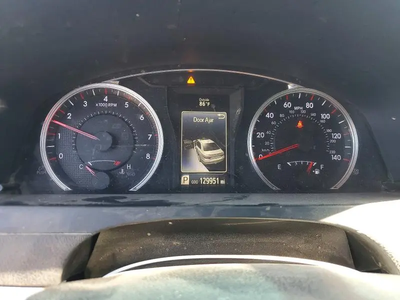 2016 TOYOTA CAMRY SE  