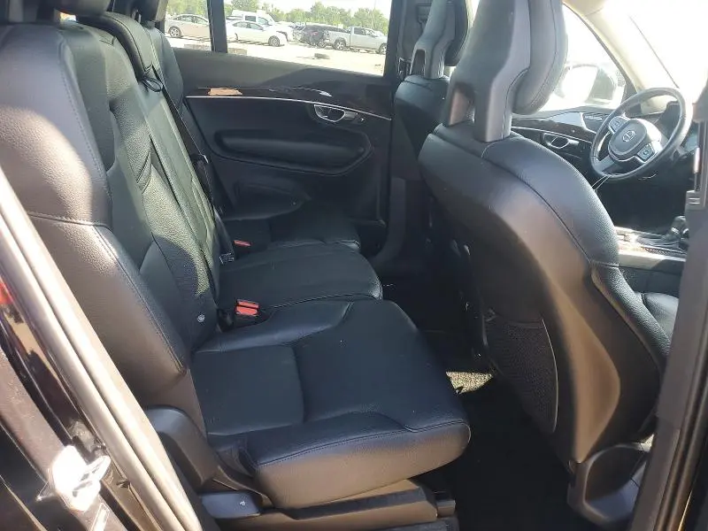 2016 VOLVO XC90 T6  