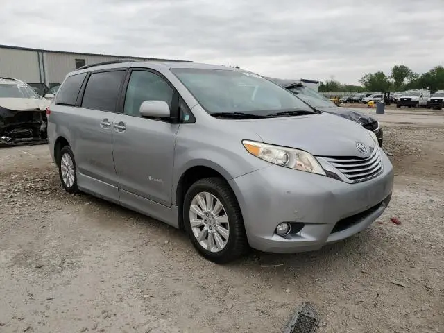 2011 TOYOTA SIENNA XLE  