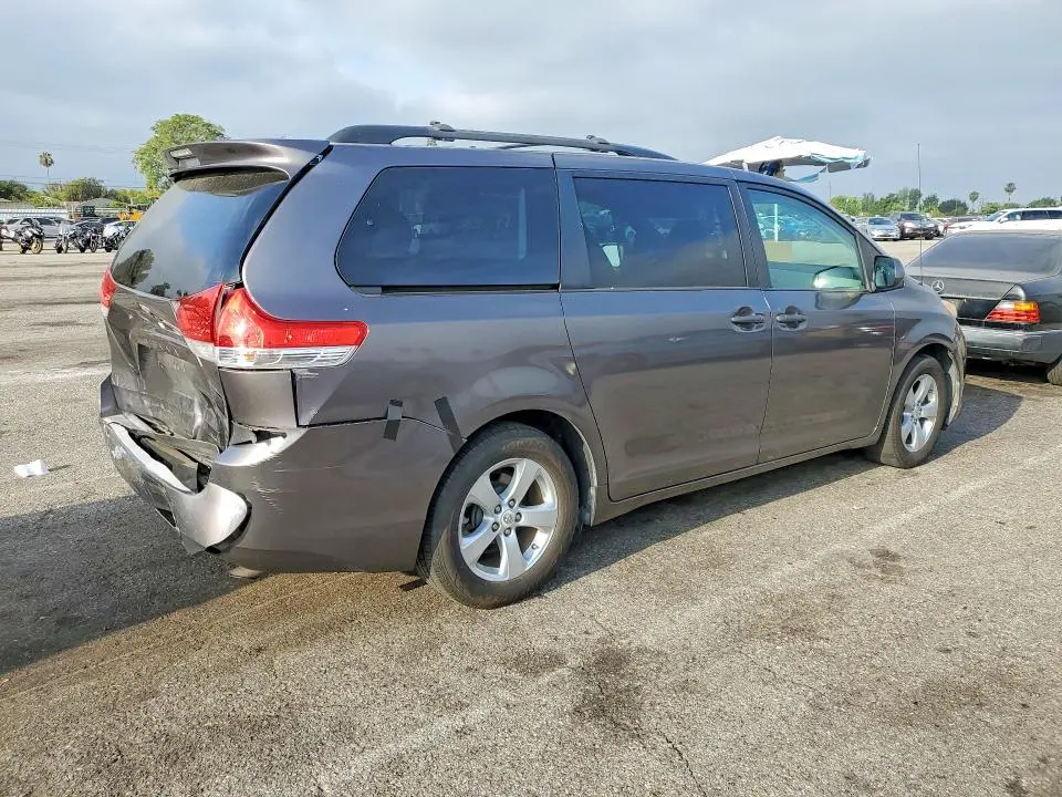 2011 TOYOTA SIENNA LE  