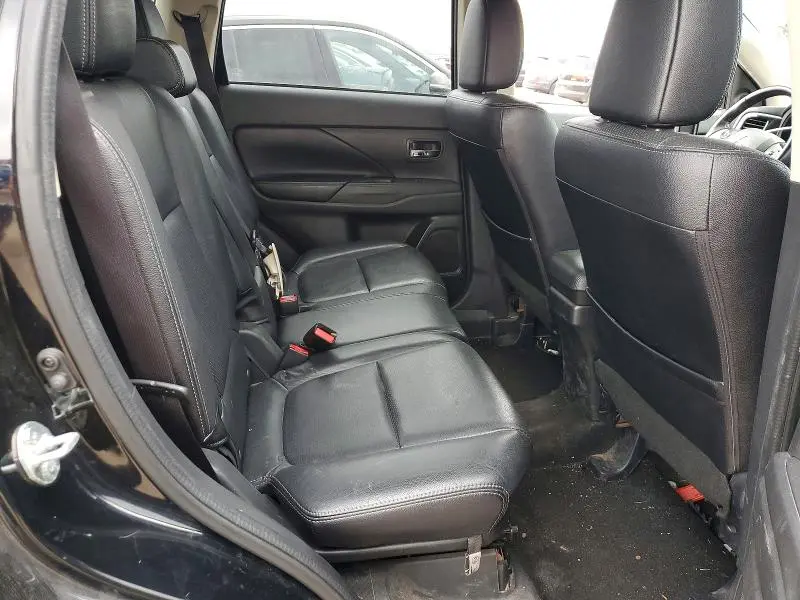 2016 MITSUBISHI OUTLANDER SE  