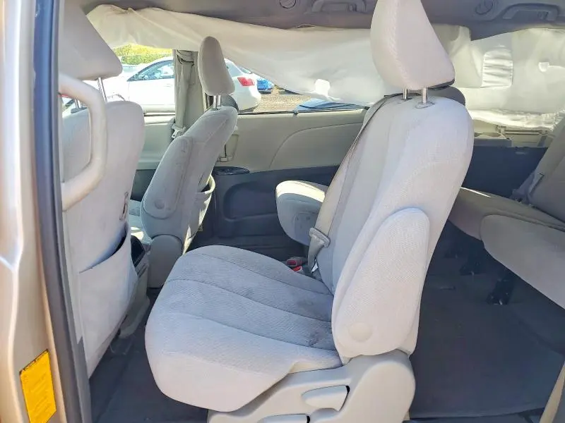 2013 TOYOTA SIENNA LE  